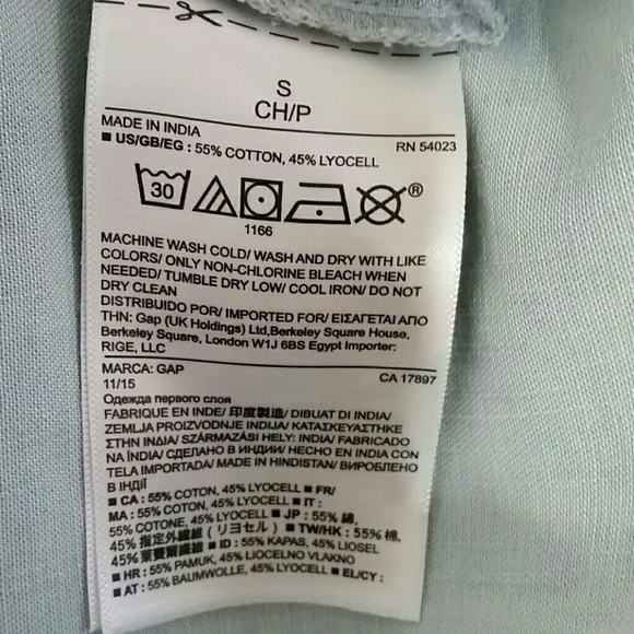 Gap off the shoulder top - Picture 7 of 7